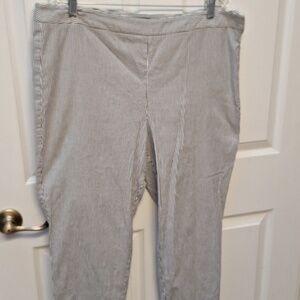 Q women's Talbots black stripe stretch ankle pants size 16